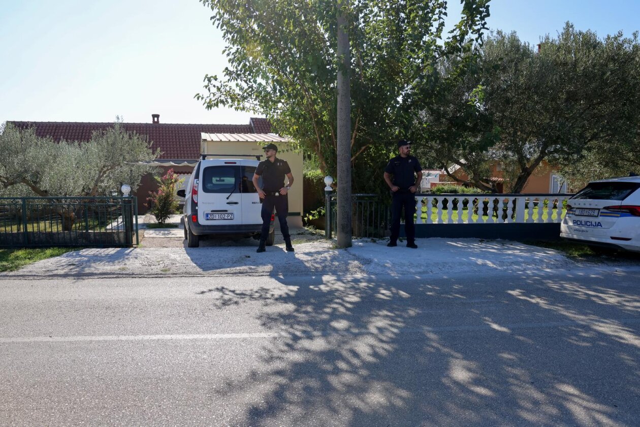 Briševo: Ozlijeđen vlasnik autosalona u pucnjavi, očevid je u tijeku Briševo: Ozlijeđen vlasnik autosalona u pucnjavi, očevid je u tijeku