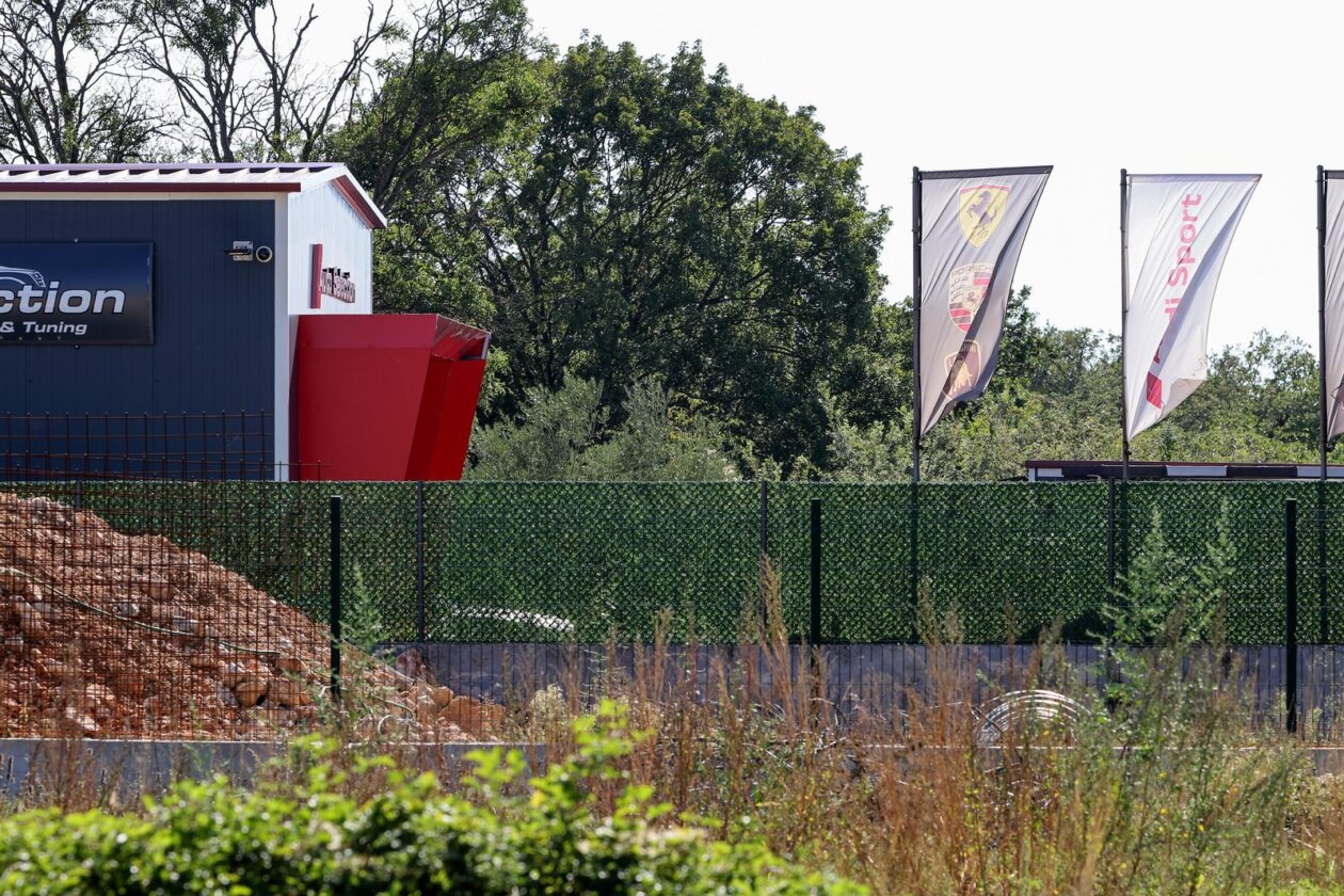 Briševo: Ozlijeđen vlasnik autosalona u pucnjavi, očevid je u tijeku Briševo: Ozlijeđen vlasnik autosalona u pucnjavi, očevid je u tijeku