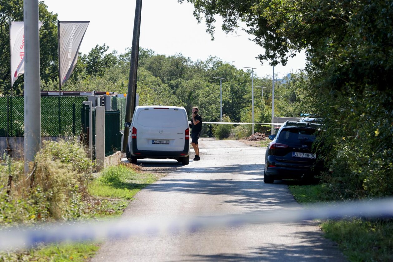 Briševo: Ozlijeđen vlasnik autosalona u pucnjavi, očevid je u tijeku Briševo: Ozlijeđen vlasnik autosalona u pucnjavi, očevid je u tijeku