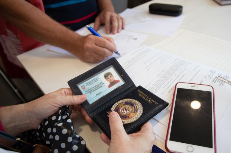 Velika Gorica: Porezni inspektori obilaze trgovine odjećom i tekstilom