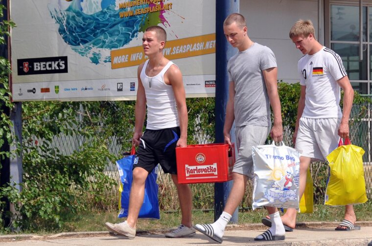 Pula: Mladim turistima pivo je glavni artikl bez kojeg se ne vra?aju iz kupovine