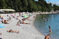 Rijeka: Građani uživaju u suncu i moru na Kantridi