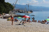 Rijeka: Građani uživaju u suncu i moru na Kantridi
