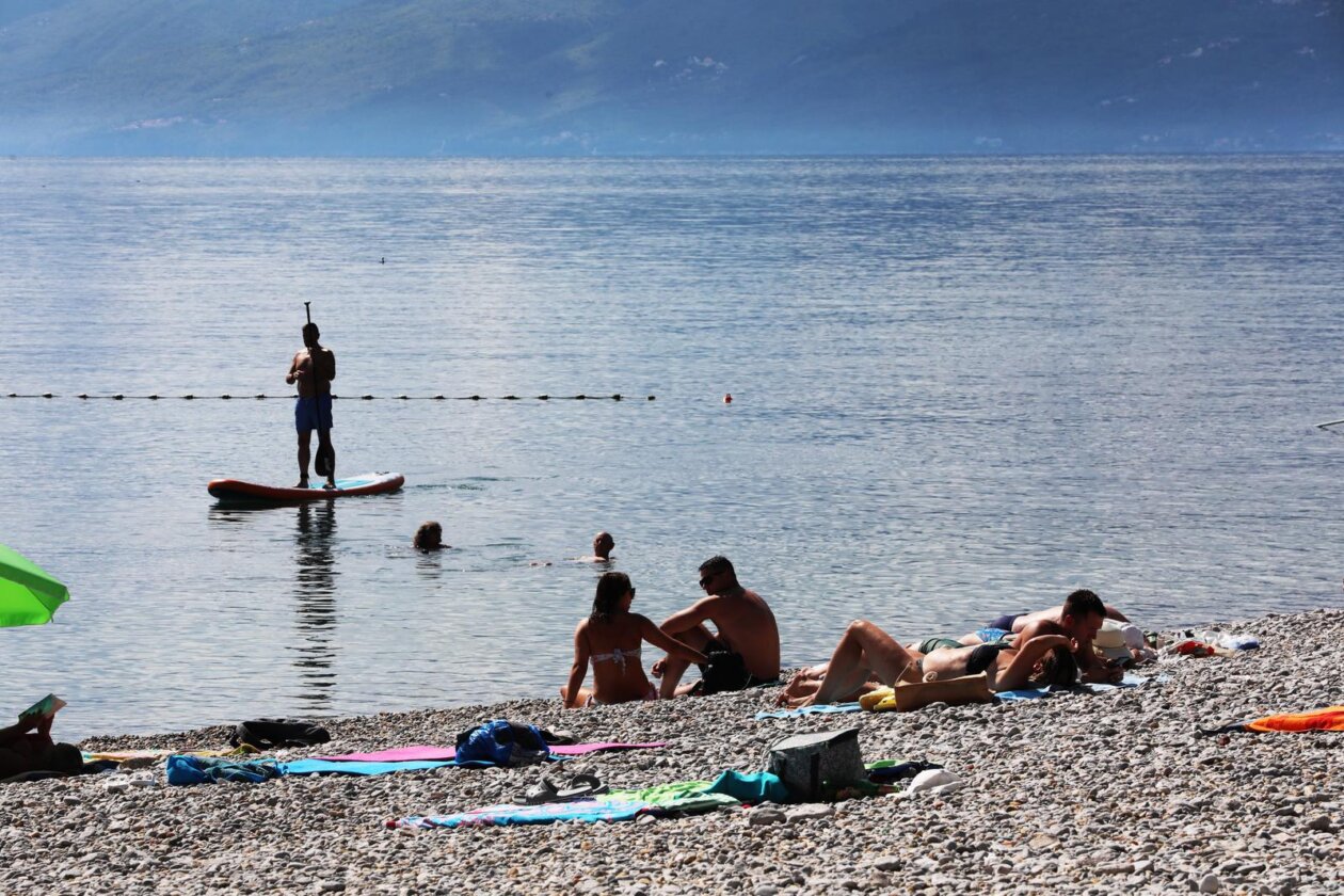 Rijeka: Građani uživaju u suncu i moru na Kantridi