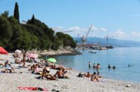 Rijeka: Građani uživaju u suncu i moru na Kantridi