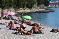 Rijeka: Građani uživaju u suncu i moru na Kantridi