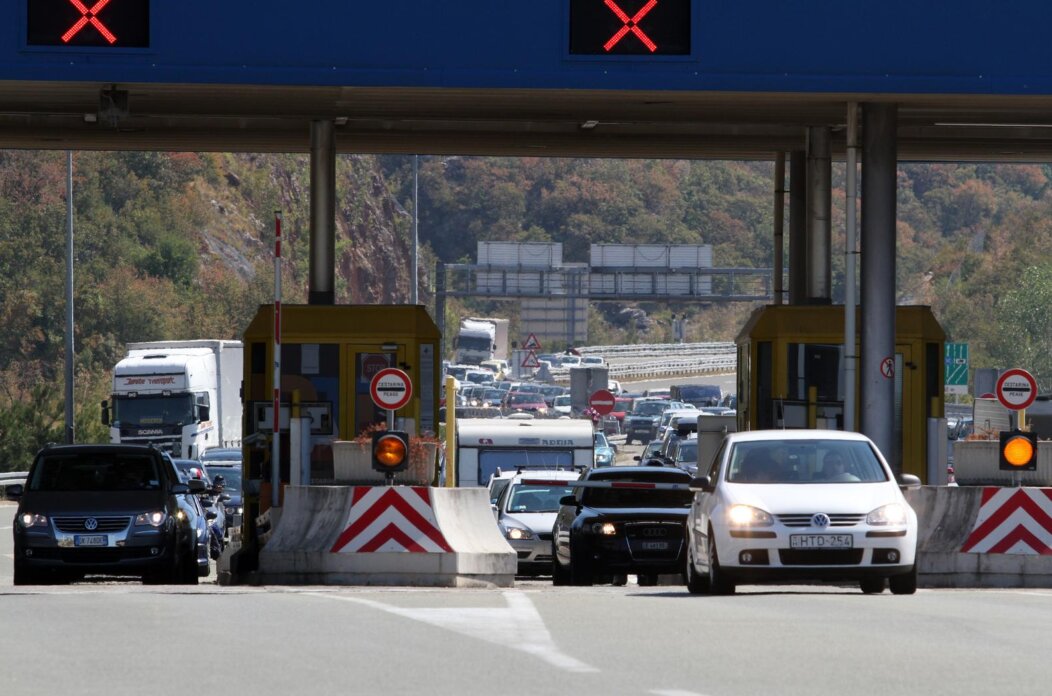 Rijeka: Duga?ke kolone na autocesti Rijeka – Zagreb u smjeru mora Rijeka: Duga?ke kolone na autocesti Rijeka – Zagreb u smjeru mora