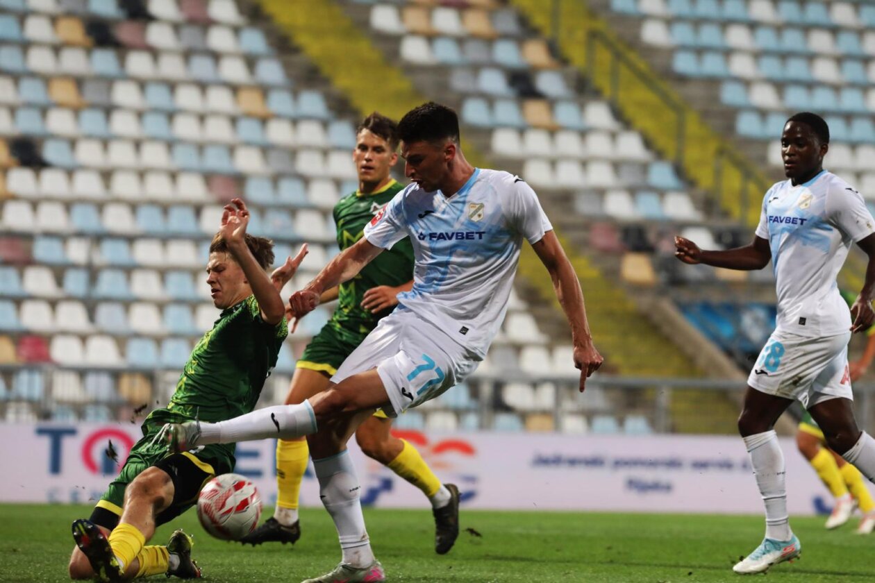 Rijeka: Utakmica šesnaestina finala nogometnog kupa Hrvatske između NK Maksimira i HNK Rijeke.