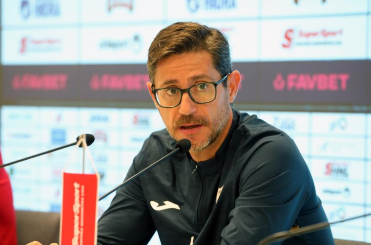 Rijeka: Konferencija za medije trenera HNK Rijeke Victora Sancheza i igrača Martina Zlomislića