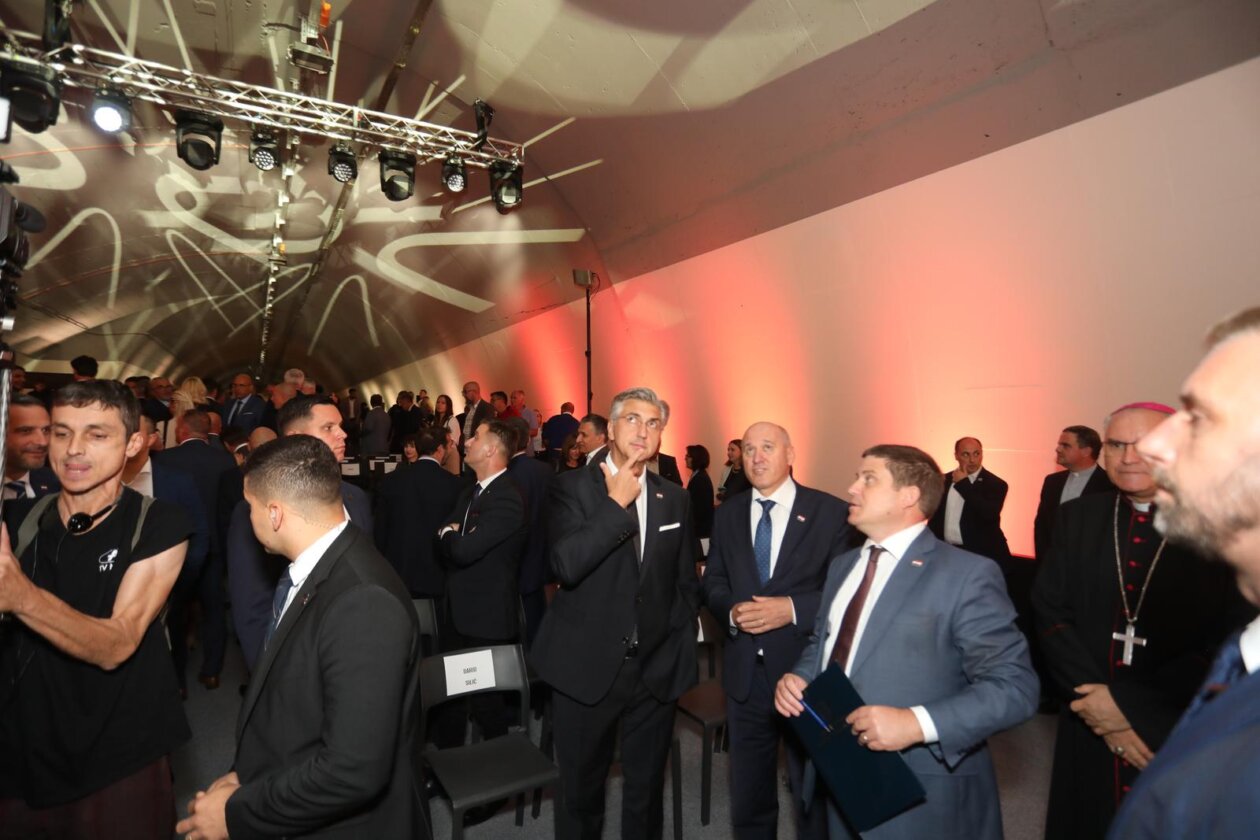 Rijeka: Premijer Andrej Plenkovi? na sve?anom putanju u rad tunela U?ka Rijeka: Premijer Andrej Plenkovi? na sve?anom putanju u rad tunela U?ka