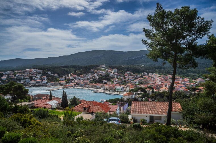 Panorama gradića Jelse