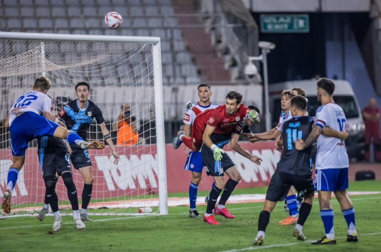 Split: Hajduk i Rijeka sastali su se u 5. kolu SuperSport HNL-a Split: Hajduk i Rijeka sastali su se u 5. kolu SuperSport HNL-a