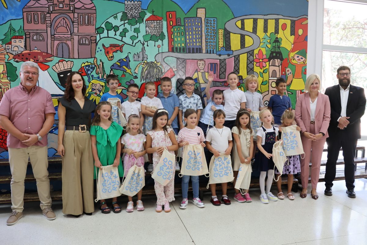 Prijem-za-prvasice-OS-Vladimir-Gortan-90-1200×800 Prijem-za-prvasice-OS-Vladimir-Gortan-90-1200×800