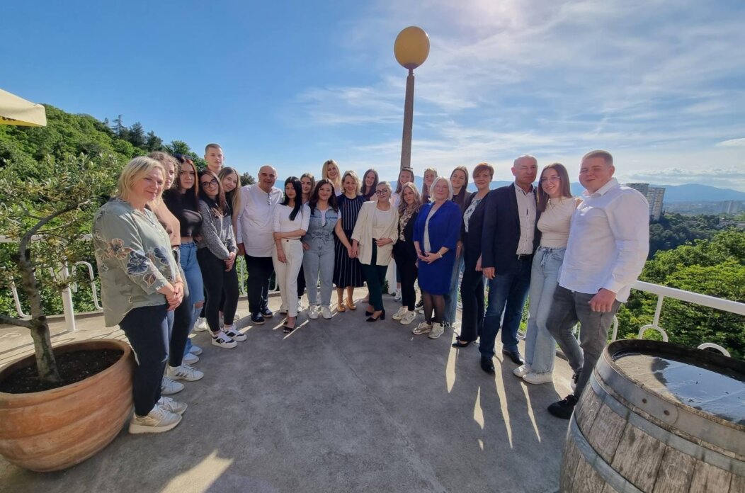 Prva generacija KBCRI stipendista s ravnateljem Alenom Ružićem i članovima Uprave