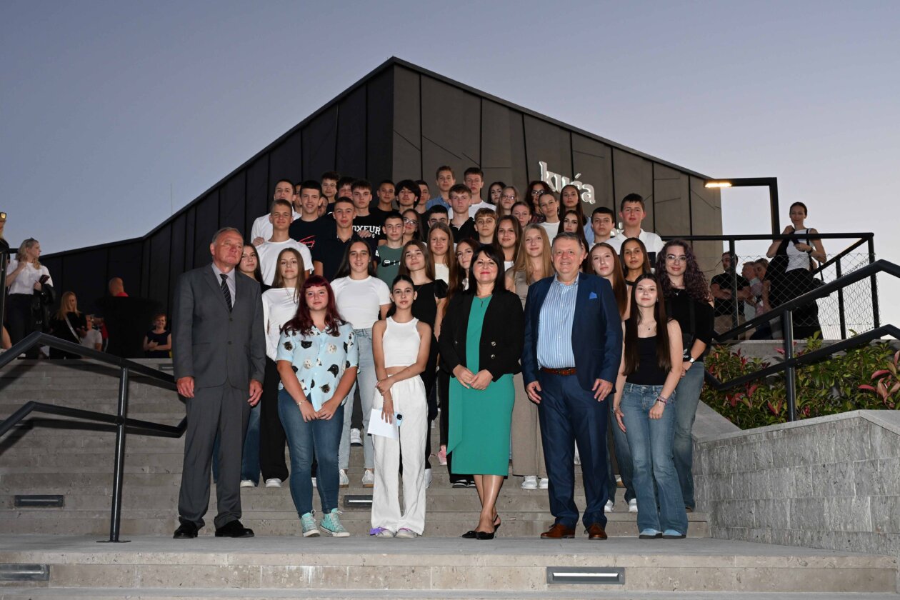 odlični učenici i učenici generacije odlični učenici i učenici generacije