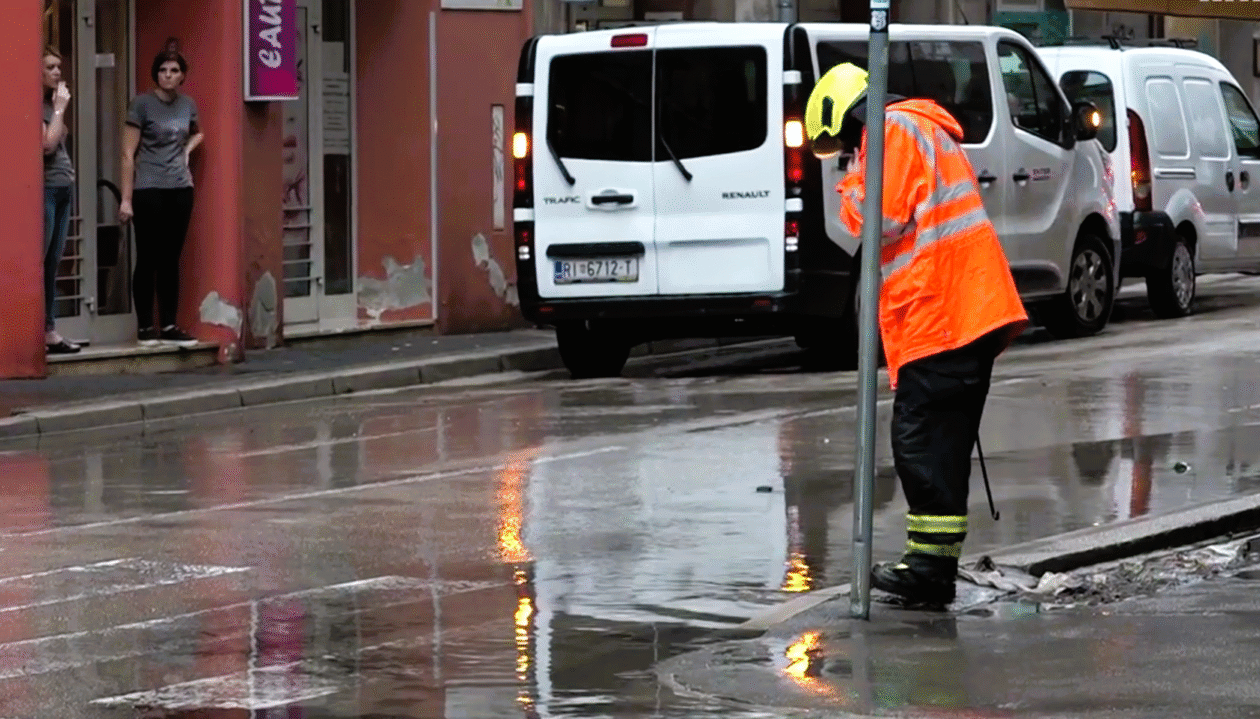 poplava rijeka 100925 kanal ri