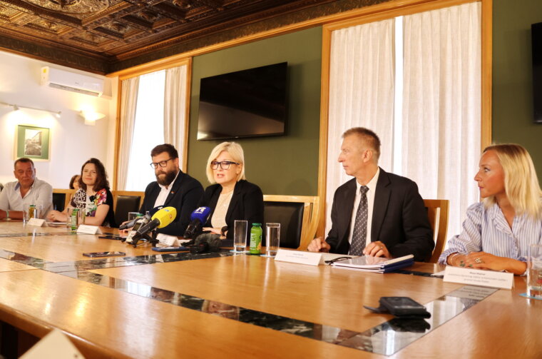 potpisan Kolektivni ugovor u Rijeka plusu (8)