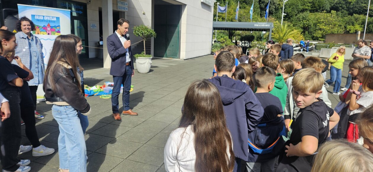 20251006_120415-scaled 20251006_120415-scaled