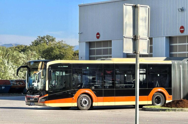 AUTOBUS AUTOTROLEJ LISTOPAD 2O25 RIPORTAL