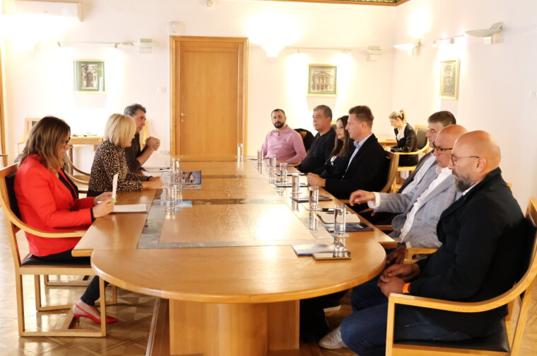 Gradonacelnica-i-predstavnici-loptackih-klubova-13