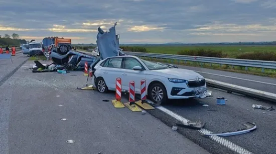 H-5aa281f7-9653-4ef4-bd9f-d653e8ffbfae-550 H-5aa281f7-9653-4ef4-bd9f-d653e8ffbfae-550