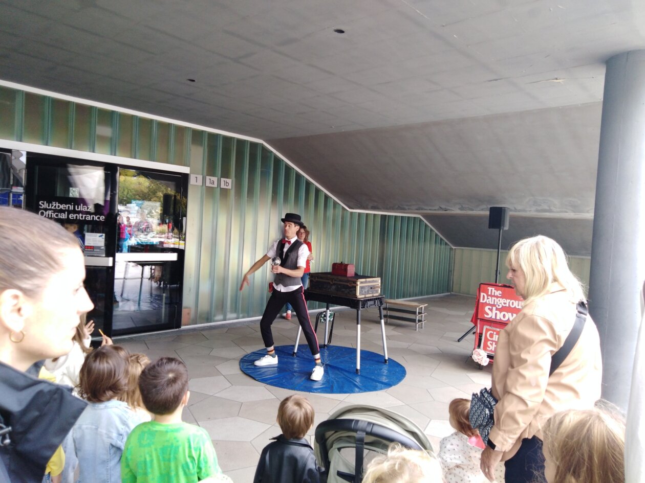 Humanitarni-rodendan-na-Zametu-2025.-nastup-klauna