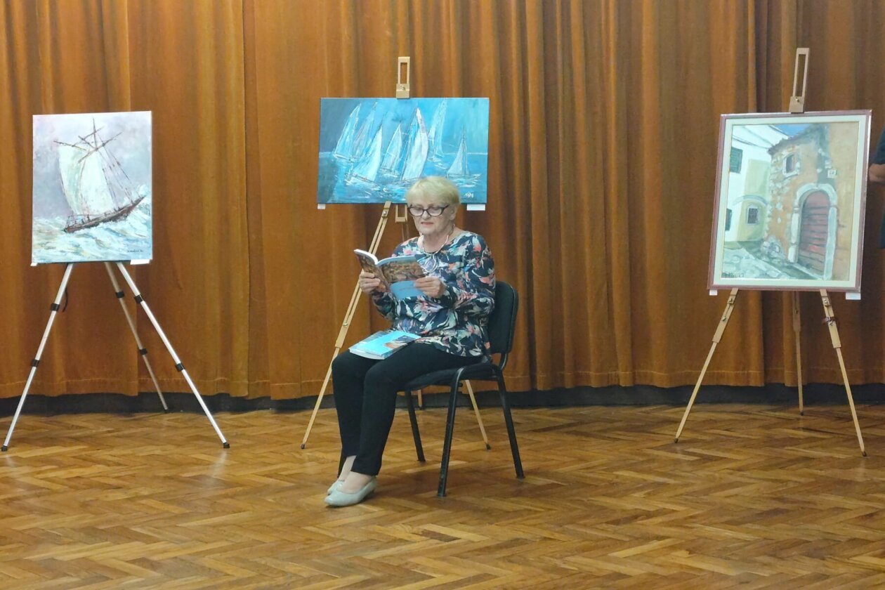 Jozica-Mikicic-u-citanju-svoje-poezije-na-cakavstini-i-standardnom-hrvatskom-jeziku
