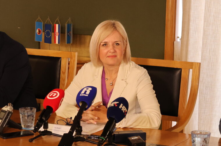 Konferencija-za-medije-gradonacelnice-Ive-Rincic-i-zamjenika-14