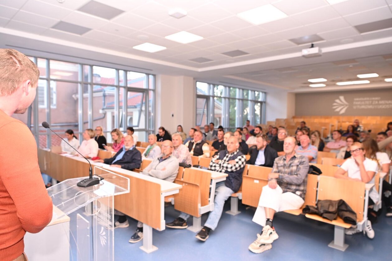 LUKA IKA PREDSTAVLJANJE PROJEKTA (5) LUKA IKA PREDSTAVLJANJE PROJEKTA (5)