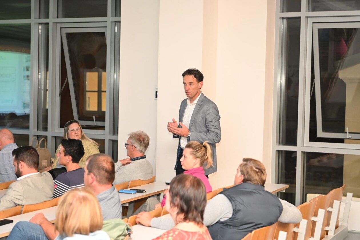 LUKA IKA PREDSTAVLJANJE PROJEKTA (6) LUKA IKA PREDSTAVLJANJE PROJEKTA (6)