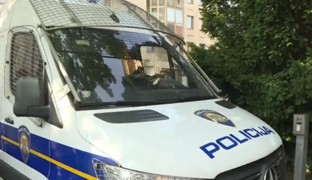 O-13cbc11a-1f89-441f-bccb-9bc5536a5a3e-1200