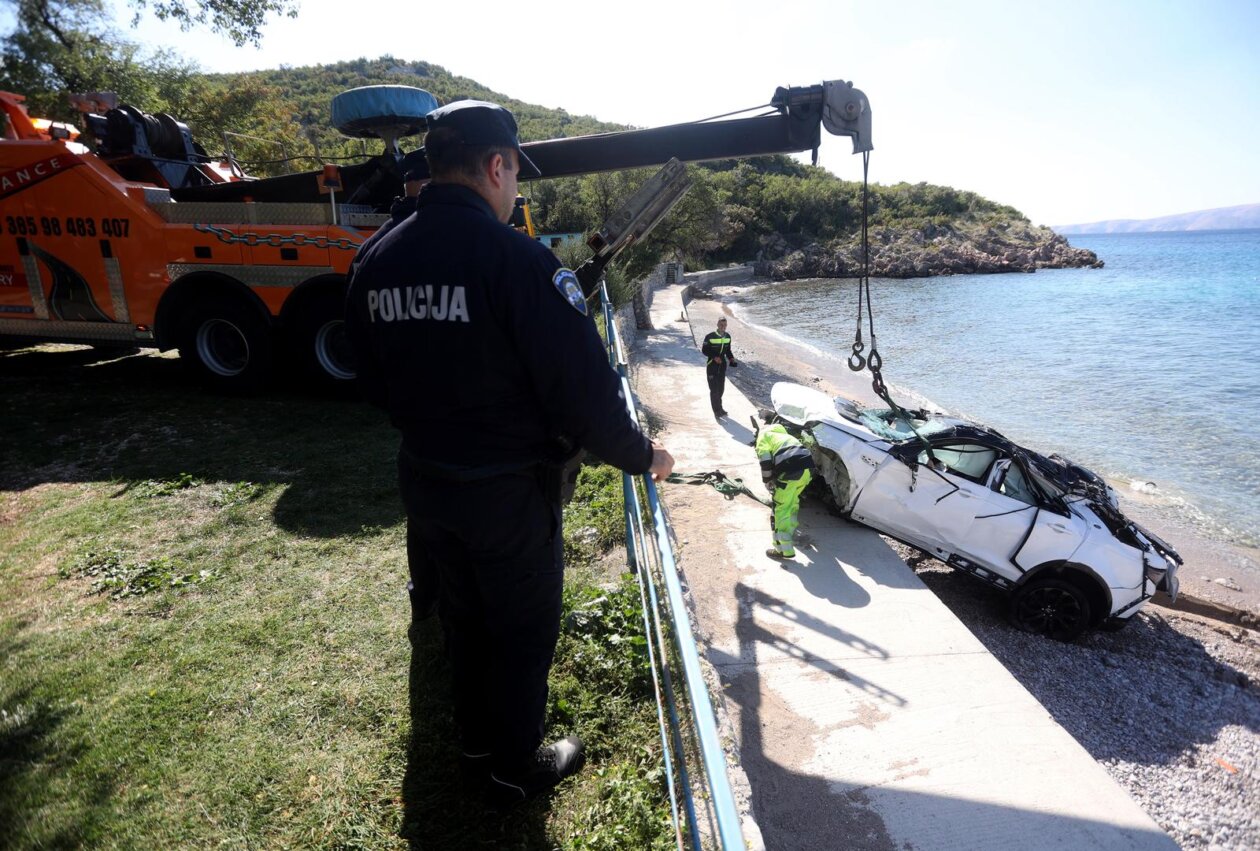 Iz mora kod Senja izvučen automobil u kojem je poginulo četvero stranih državljana