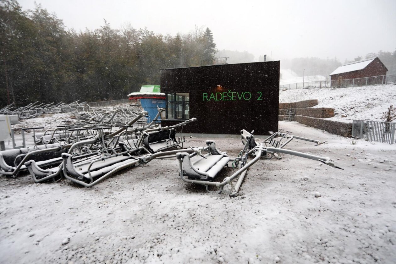 Prvi ovosezonski snijeg pao je na Platku Prvi ovosezonski snijeg pao je na Platku