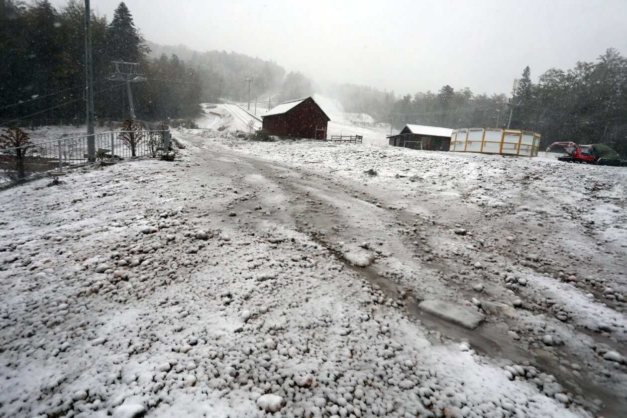 Prvi ovosezonski snijeg pao je na Platku Prvi ovosezonski snijeg pao je na Platku