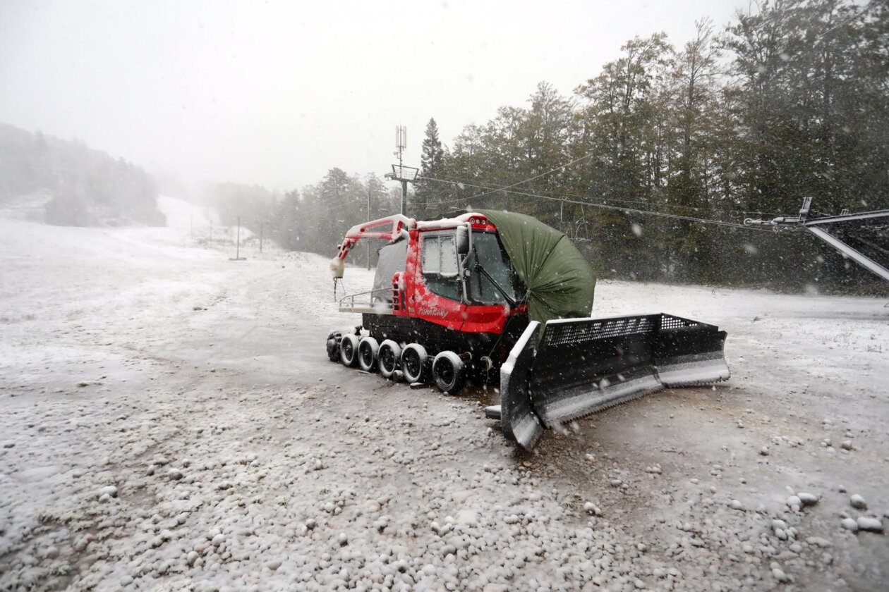 Prvi ovosezonski snijeg pao je na Platku Prvi ovosezonski snijeg pao je na Platku