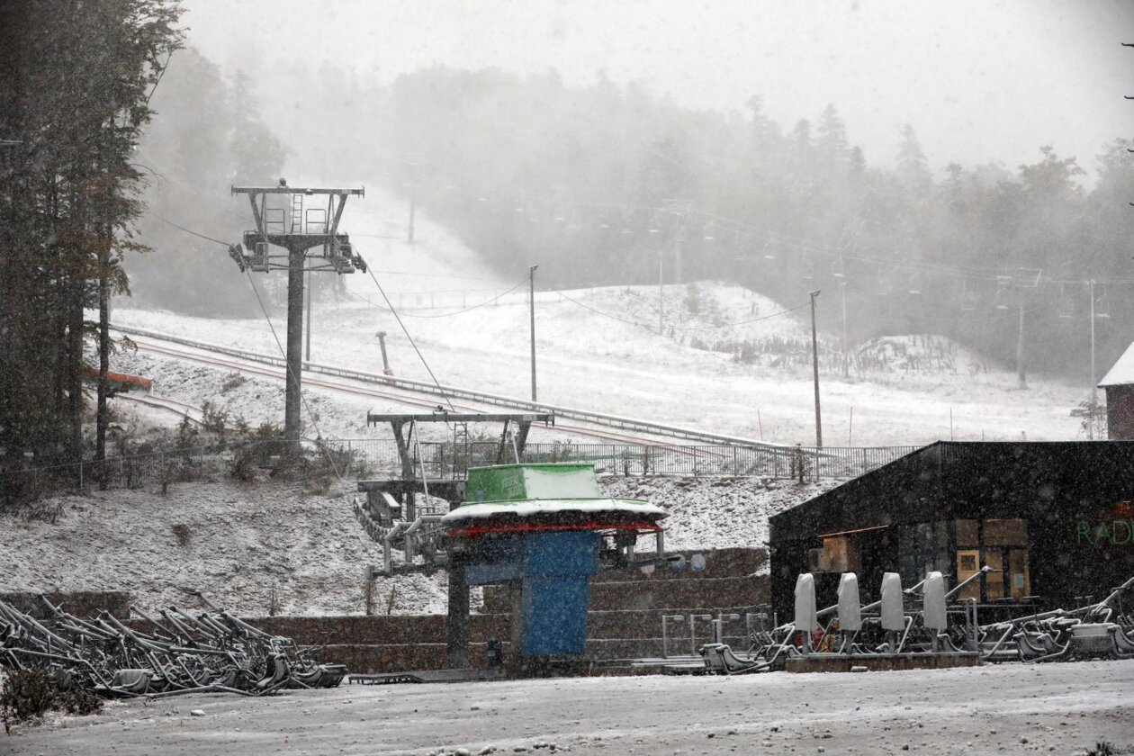 Prvi ovosezonski snijeg pao je na Platku Prvi ovosezonski snijeg pao je na Platku