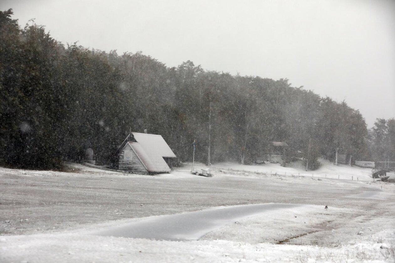 Prvi ovosezonski snijeg pao je na Platku Prvi ovosezonski snijeg pao je na Platku