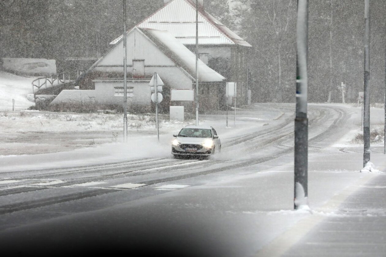 Platak: Prvi ovosezonski snijeg pao na Platku Platak: Prvi ovosezonski snijeg pao na Platku
