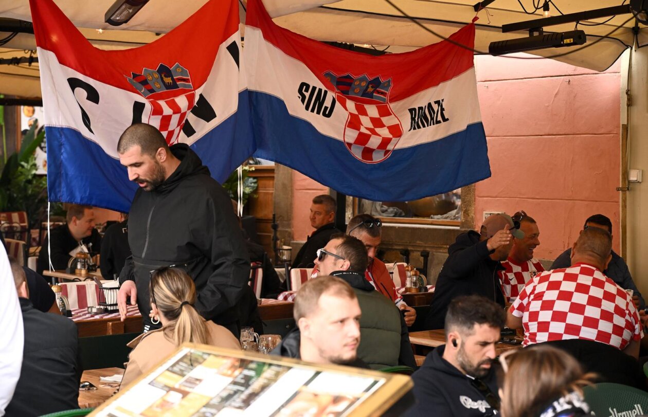 Prag: Hrvatski navijači u gradu