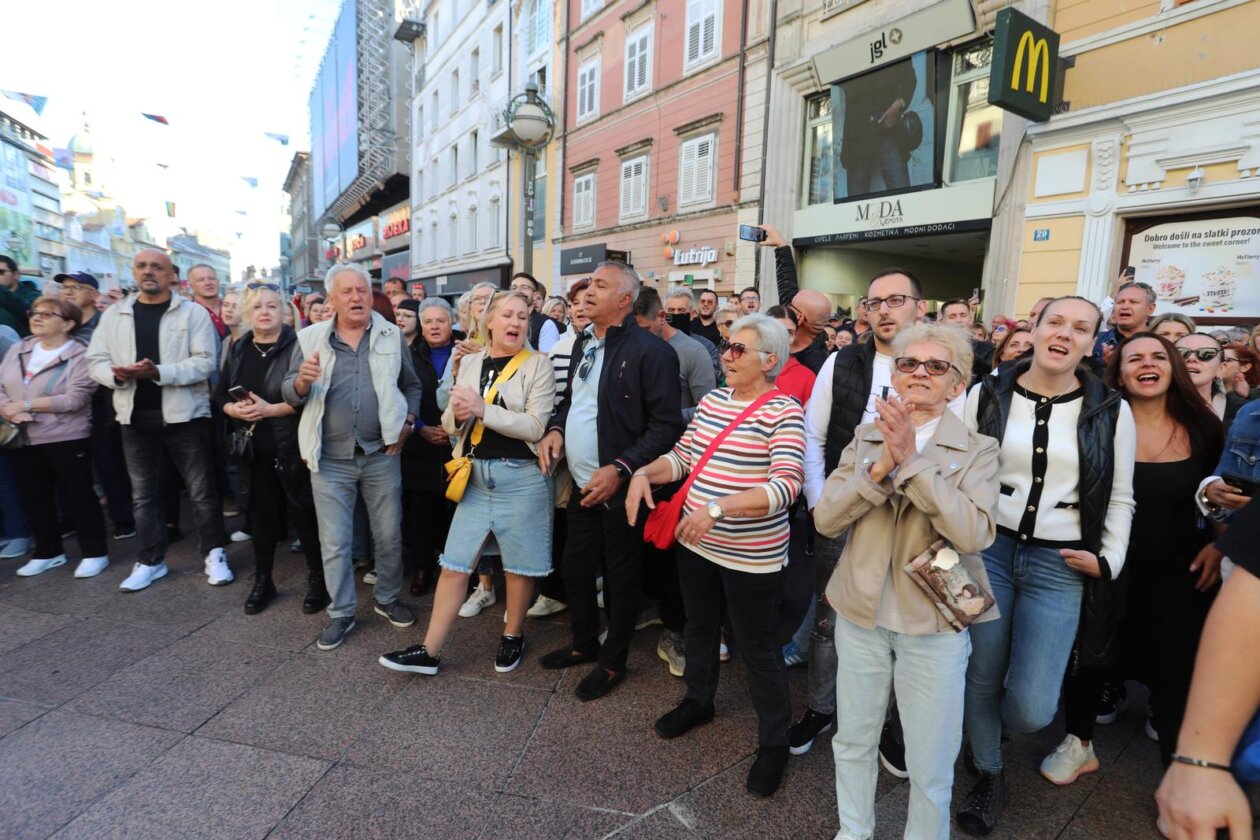 Rijeka: Ljubitelji Halida Bešlića pjevaju njegove pjesme