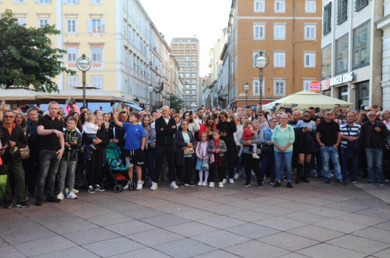 Rijeka: Ljubitelji Halida Bešlića pjevaju njegove pjesme