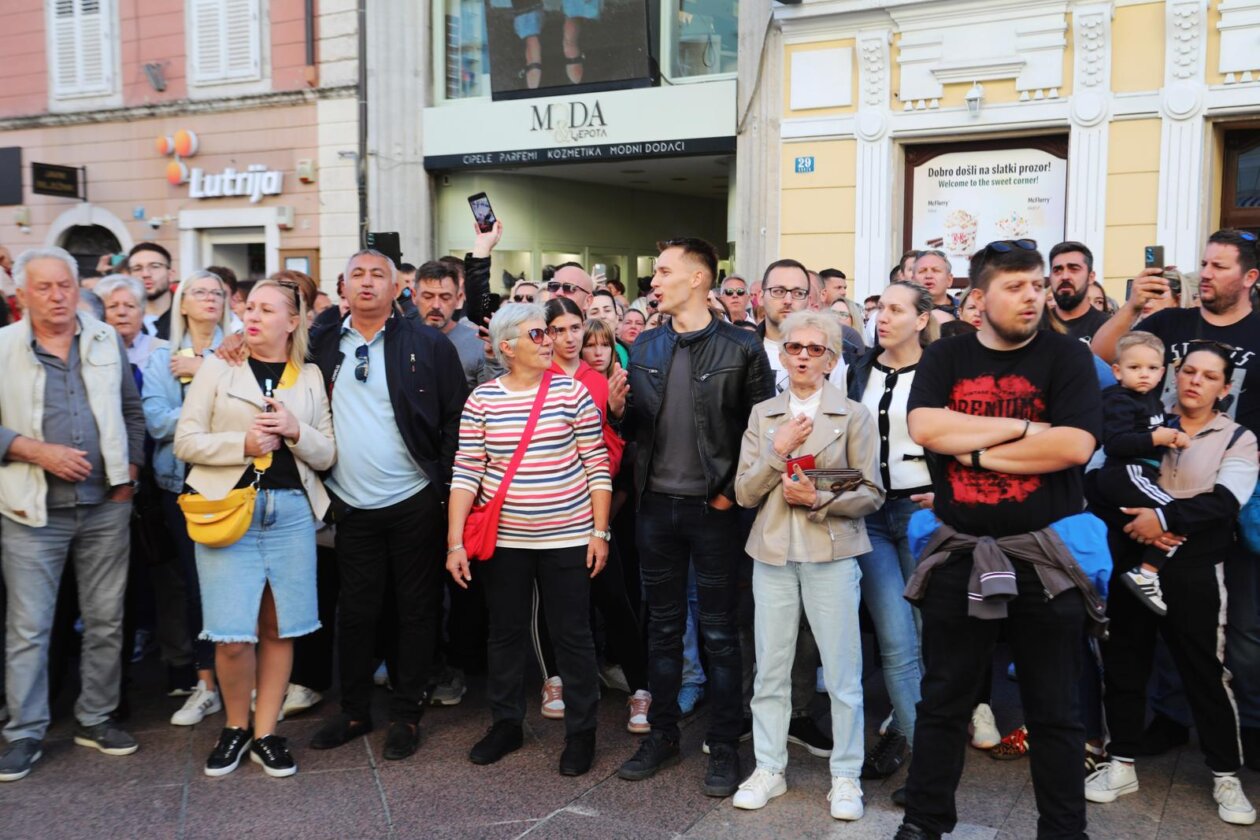 Rijeka: Ljubitelji Halida Bešlića pjevaju njegove pjesme