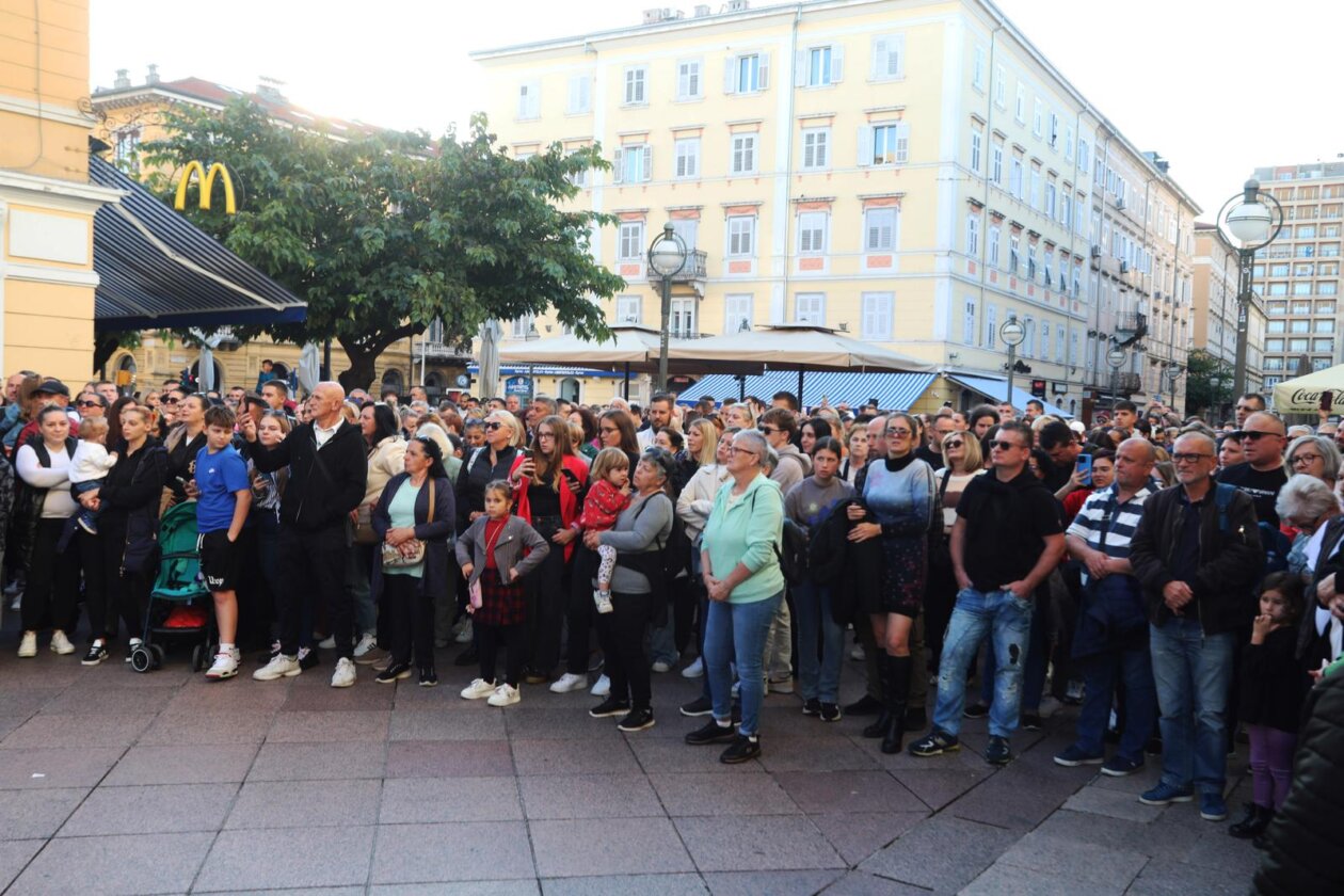 Rijeka: Ljubitelji Halida Bešlića pjevaju njegove pjesme