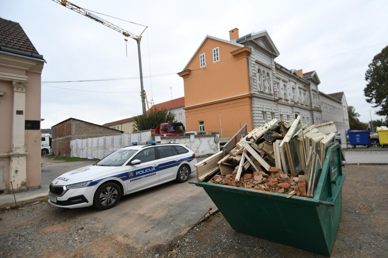 Urušio se zid zatvora u Bjelovaru, poginula dva radnika