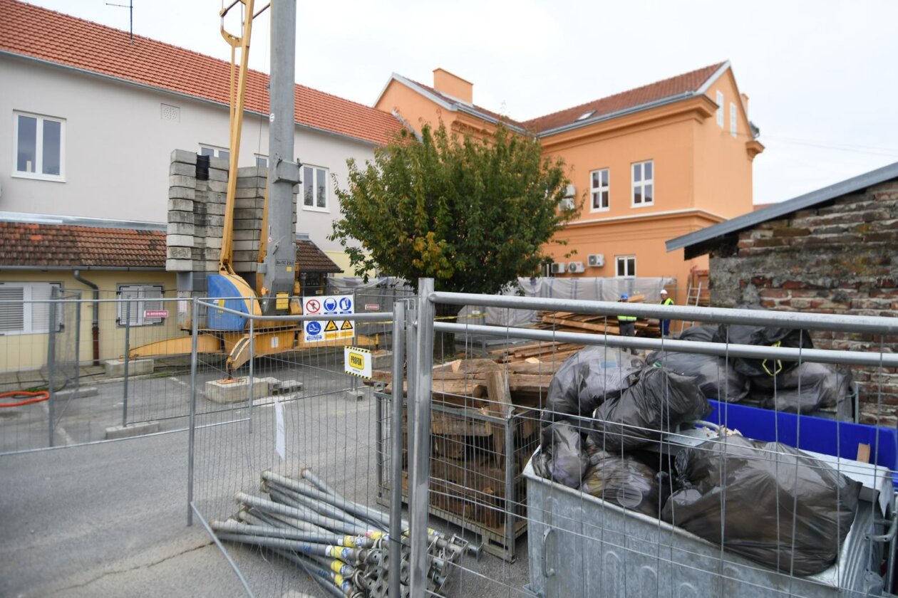 Urušio se zid zatvora u Bjelovaru, poginula dva radnika