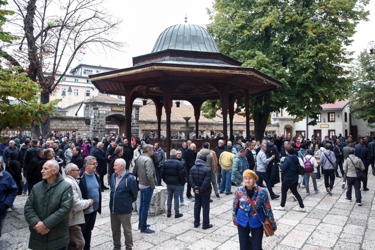 Sarajevo: Dženaza za Halida Bešlića u Gazi Husrev-begovoj džamiji
