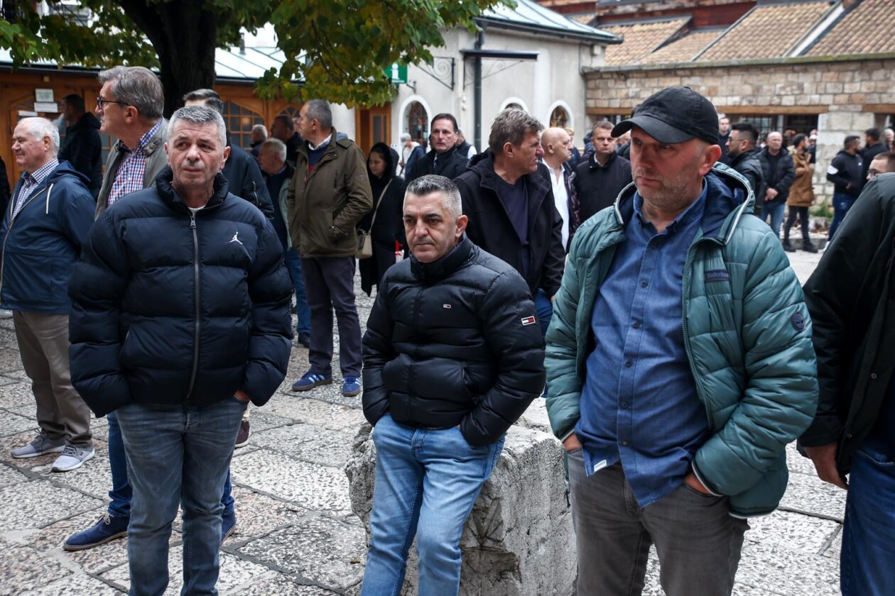 Sarajevo: Dženaza za Halida Bešlića u Gazi Husrev-begovoj džamiji