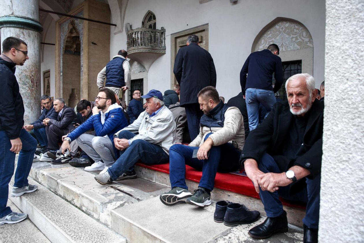 Sarajevo: Dženaza za Halida Bešlića u Gazi Husrev-begovoj džamiji