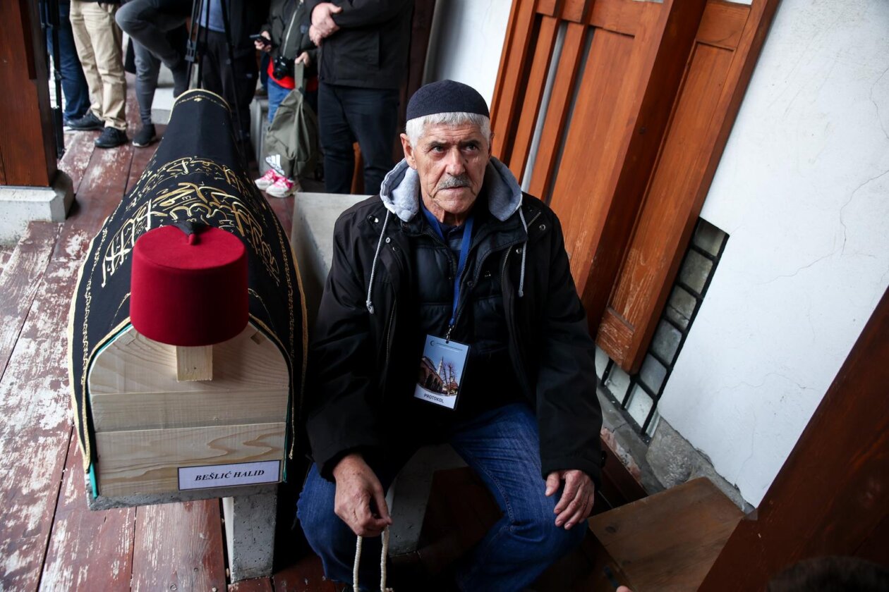 Sarajevo: Dženaza za Halida Bešlića u Gazi Husrev-begovoj džamiji