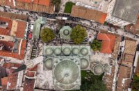 Sarajevo: Pogled iz zraka na dženazu za Halida Bešlića u Gazi Husrev-begovoj džamiji